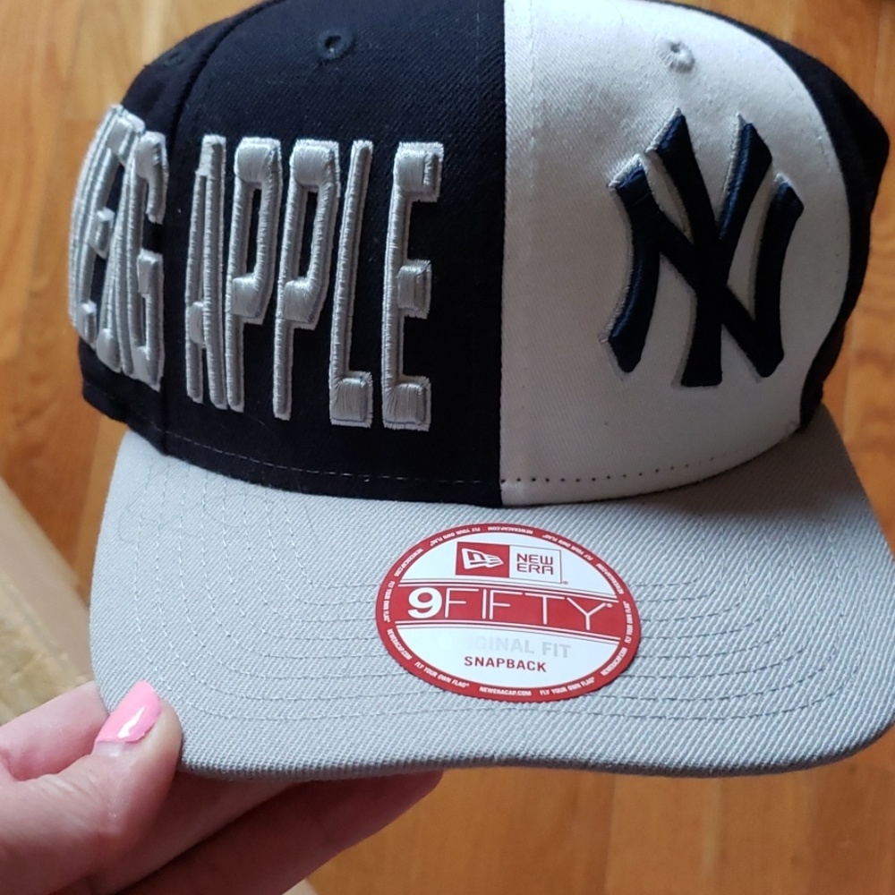 Yankees Big Apple adjustable baseball cap